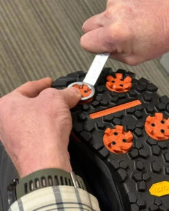 Simms - M's G4 PRO Powerlock Boot - Vibram 11 Simms - M's G4 PRO Powerlock Boot - Vibram -Fishing Equipment Store PDPProductFeats S23 Powerlock CleatInstall 1100x 87a95803 6f37 4f4a add0 810fb0f34164